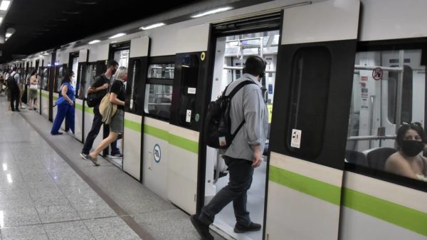 Κορωνοϊός: Πώς γίνονται οι μετακινήσεις με ΙΧ, ΜΜΜ, ταξί από σήμερα
