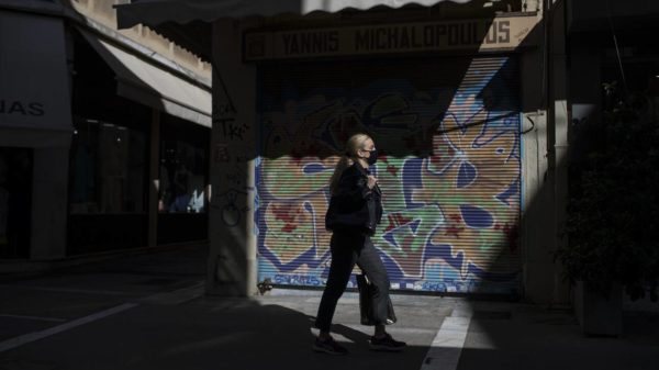 Lockdown: Τι αλλάζει (ξανά) στη ζωή μας από αύριο – Τι ισχύει για μετακινήσεις, σχολεία, sms