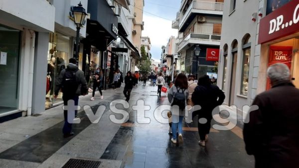 Χαλκίδα: Γέμισε από κόσμο που έτρεχε για τελευταίες εκκρεμότητες και ψώνια