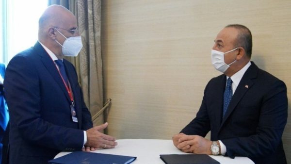 Τηλεφωνική επικοινωνία Δένδια- Τσαβούσογλου