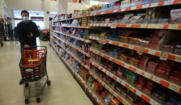 Ποια προϊόντα απαγορεύεται να πωλούνται από την Τετάρτη στα σούπερ μάρκετ – Όλη η λίστα