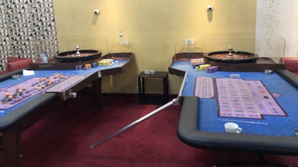 Συνελήφθησαν 67 άτομα και ο υπεύθυνος μίνι-καζίνο – Επιβλήθηκαν πρόστιμα 43.100 €
