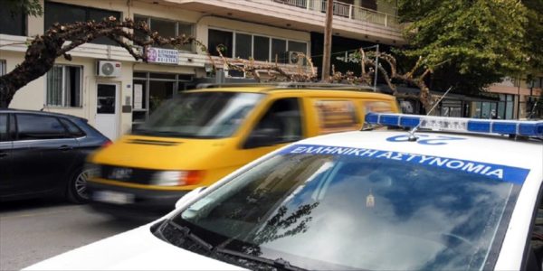 ΑΔ Βοιωτίας: Θετικός στον ιό αστυνομικός, τρεις σε καραντίνα