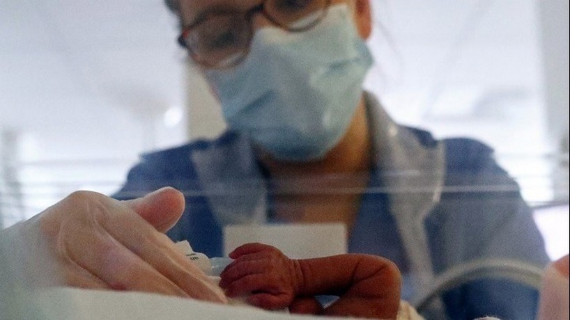 Είναι η πρώτη φορά που έρχεται στον κόσμο μωρό με θετικό μοριακό έλεγχο