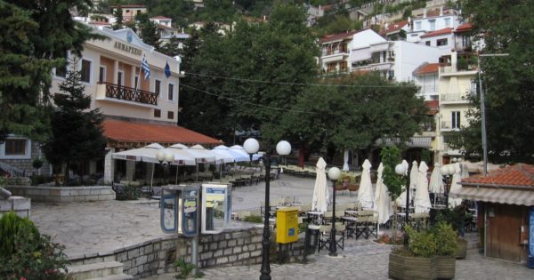 Συνεχίζονται οι παράνομες επισκέψεις τουριστών. Ακόμη περιμένουν οι αστυνομικοί το επίδομα
