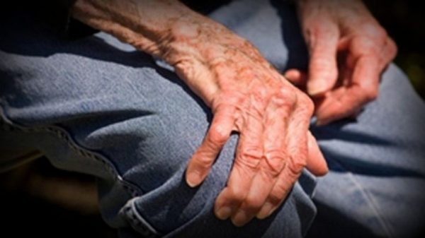 Οι ληστές φεύγοντας πέταξαν τα κινητά στο τζάκι