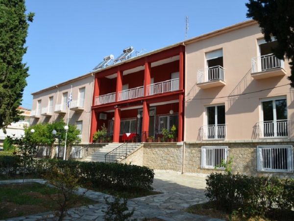 Βραβεύει τους αριστεύσαντες μαθητές το Εκκλησιαστικό Σχολείο Λαμίας