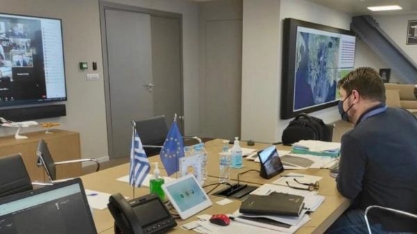 Σύσκεψη Χαρδαλιά με τους Περιφερειάρχες παρουσία Τσιόδρα για την πορεία της πανδημίας