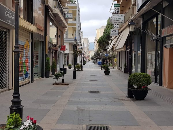 Οι έρημοι δρόμοι αυξάνουν τις κλοπές στα εμπορικά καταστήματα
