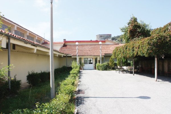 Ο Δήμος Καρπενησίου προσφέρει δωρεάν γεύματα σε αναπληρωτές εκπαιδευτικούς (video)