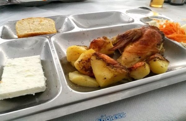Σε μία δύσκολη οικονομική συγκυρία σταμάτησε η διανομή σχολικών γευμάτων