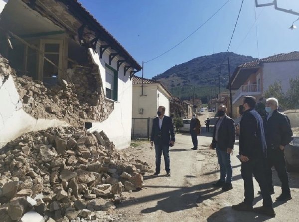 Κλιμάκιο του ΣΥΡΙΖΑ στις σεισμόπληκτες περιοχές της Λάρισας
