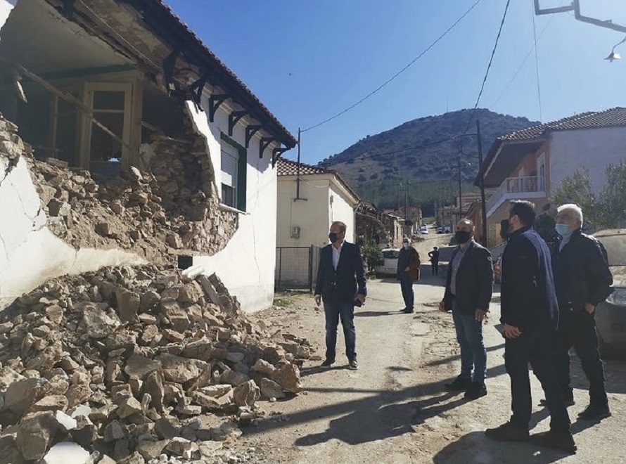 Κλιμάκιο του ΣΥΡΙΖΑ στις σεισμόπληκτες περιοχές της Λάρισας