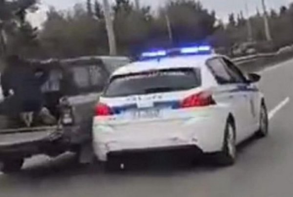 Η στιγμή που περιπολικό φτάνει το αγροτικό των ληστών – Καταδίωξη στην εθνική οδό