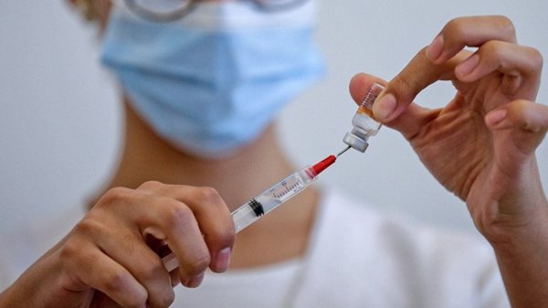 Το εμβόλιο της AstraZeneca και σε ηλικίες άνω των 65 χρόνων