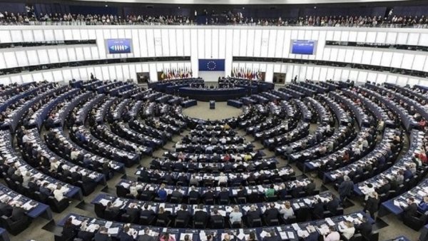 Το όνομα του Μανώλη Γλέζου πήρε αίθουσα του Ευρωπαϊκού Κοινοβουλίου