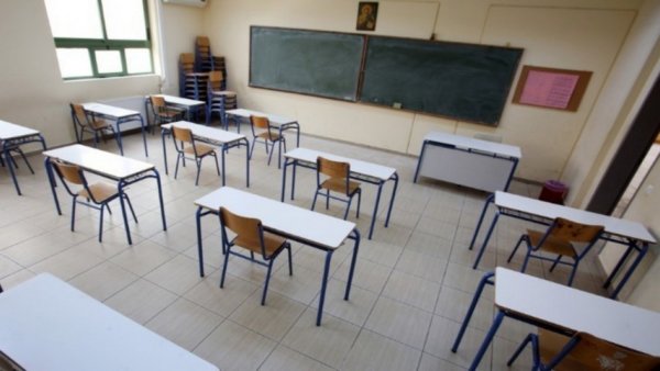 Κεραμέως: Καμία εισήγηση για άνοιγμα ακόμη – Προς παράταση της σχολικής χρονιάς