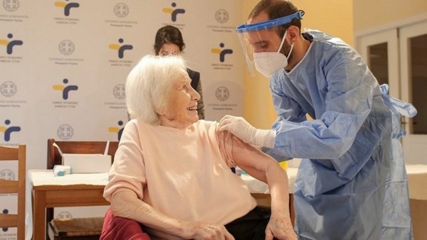 Πάνω από 400 εκατ. εμβολιασμοί σε όλο τον κόσμο