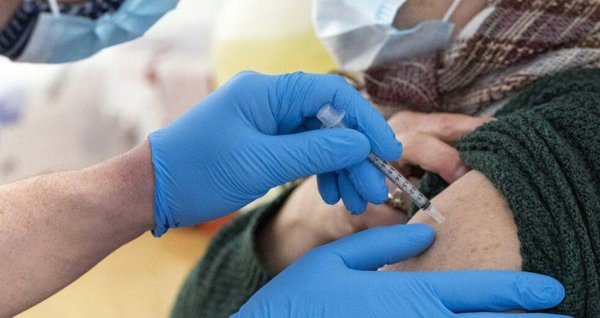 Εμβολιασμοί: Ανοίγει η πλατφόρμα για τις ευπαθείς ομάδες