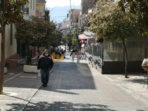 Εναποθέτουν τις ελπίδες τους στις ενδιάμεσες εκπτώσεις οι έμποροι της Λαμίας (video)