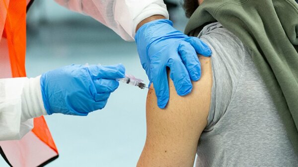 «Χτίζεται» το τείχος ανοσίας: Μέχρι τέλος Μαΐου 20% των πολιτών θα έχει πλήρη θωράκιση κατά του κορωνοϊού