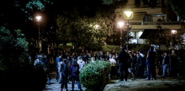 Ανακοίνωση του Ιατρικού Συλλόγου Θήβας για τον συνωστισμό στην πλατεία
