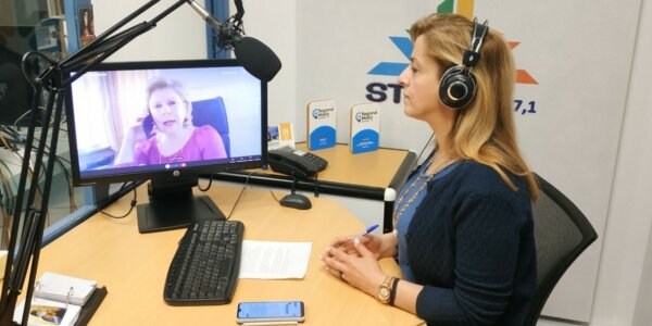 Οικογενειακώς στη μάχη κατά της πανδημίας. Μετά από πολλούς μήνες, εξομαλύνεται η κατάσταση στα νοσοκομεία (video)