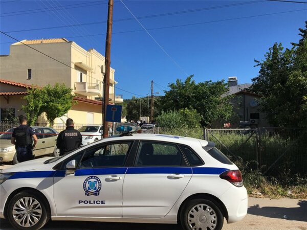 Φρικτό έγκλημα: Στραγγάλισαν γυναίκα δίπλα στο μωρό της – Δεμένος ο σύζυγος