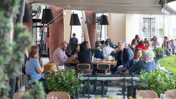 Άνοιξε η πλατφόρμα για την ενίσχυση της εστίασης – Μέχρι το μεσημέρι είχαν υποβληθεί 2.000 αιτήσεις