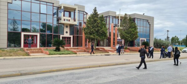 Αρνείται οποιαδήποτε εμπλοκή στην υπόθεση της χασισοφυτείας “μαμούθ” ο αστυνομικός του Α.Τ. Λιβανατών (video)