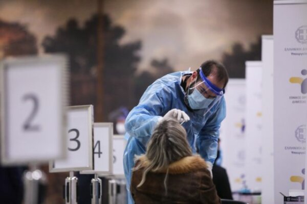 Κορωνοϊός: Στα 25.566 τα νέα κρούσματα πανελλαδικά – Ποια η κατάσταση στη Στερεά