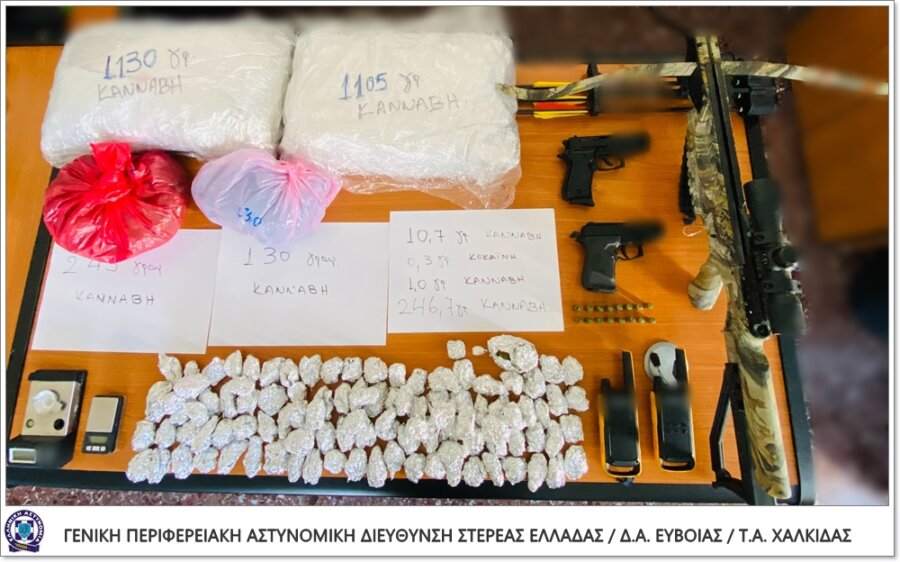 Ευβοια : Τους έπιασαν με ναρκωτικά, πιστόλια, ακόμη και τόξο (φωτο) | e-sterea.gr