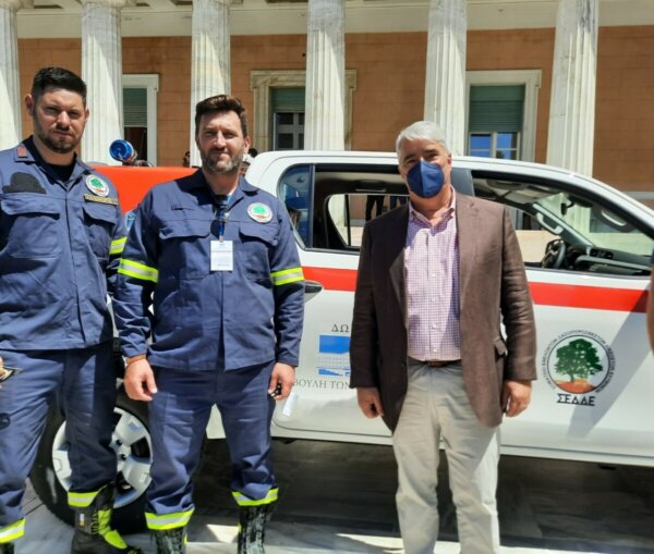 Παρουσία του ΥφΑΑΤ Σίμου Κεδίκογλου η τελετή παράδοσης πυροσβεστικού οχήματος στη Β. Εύβοια, δωρεά της Βουλής των Ελλήνων (φωτο)