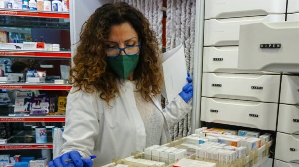 Δωρεάν self test στα φαρμακεία για τη διάγνωση του καρκίνου του παχέος εντέρου: Έλεγχος για 2,8 εκατ. πολίτες 50-69 ετών