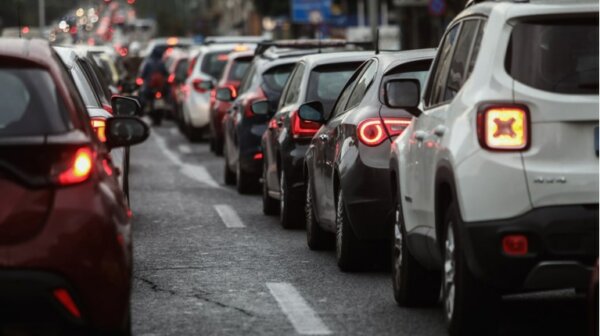 Τέλη κυκλοφορίας: Λήγει η προθεσμία χωρίς παράταση για τους οδηγούς- Τι λένε οι Λαμιώτες (video)