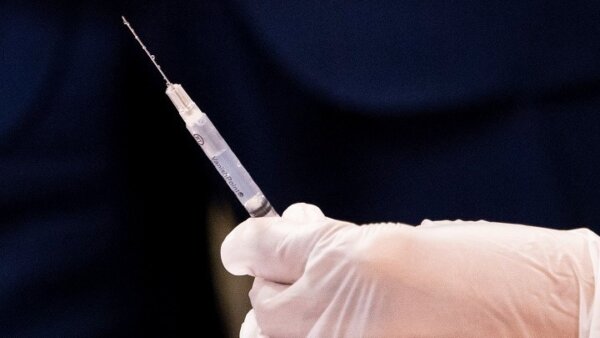 H Astrazeneca αποσύρει το εμβόλιο κατά της Covid που θα μπορούσε να προκαλέσει σπάνιες θρομβώσεις – Ο λόγος που επικαλείται