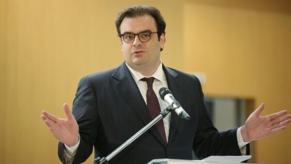 Πιερρακάκης: Την υποχρεωτική καταβολή ενοικίων μέσω τραπεζών εξετάζει η κυβέρνηση