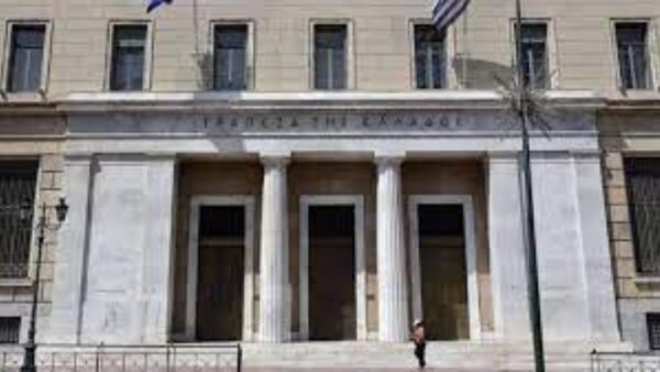 Μειώθηκαν οι καταθέσεις, αυξήθηκαν τα δάνεια τον Φεβρουάριο, σύμφωνα με την Τράπεζα της Ελλάδος