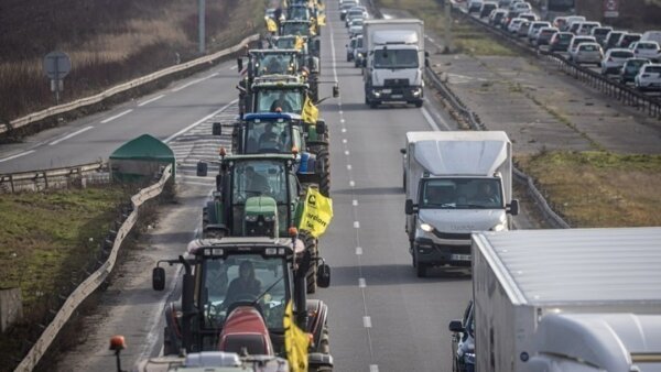 Στους δρόμους βγαίνουν αύριο, Πέμπτη, οι θεσσαλοί αγρότες και κτηνοτρόφοι – Πού θα στηθούν τα μπλόκα