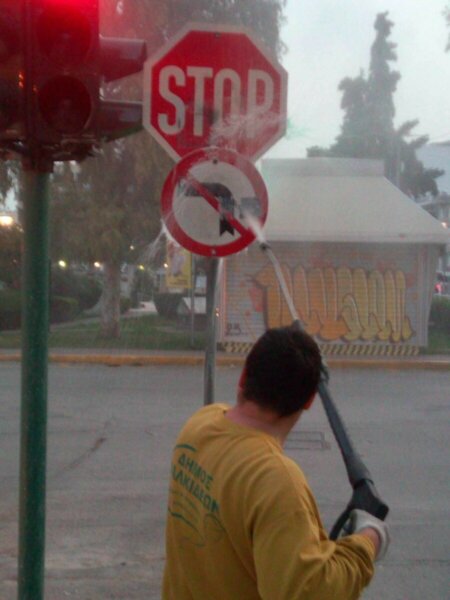 «Λάμπουν» ξανά οι πινακίδες οδικής σήμανσης στους δρόμους του Δήμου Χαλκιδέων (ΦΩΤΟ)