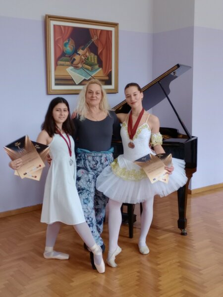 Βράβευση μαθητριών του Δημοτικού Ωδείου Θήβας στον Πανελλήνιο Διαγωνισμό Χορού “Danse Prix de la Grèce”