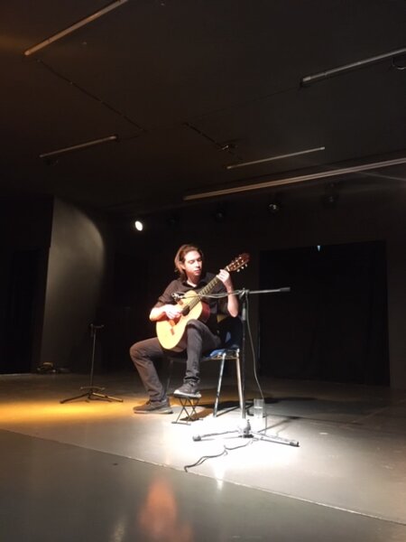 Ρεσιτάλ κλασικής κιθάρας από τον Τριαντάφυλλο Τρικαλιώτη στο Κωνσταντίνειο Πνευματικό Κέντρο Αταλάντης (ΦΩΤΟ)