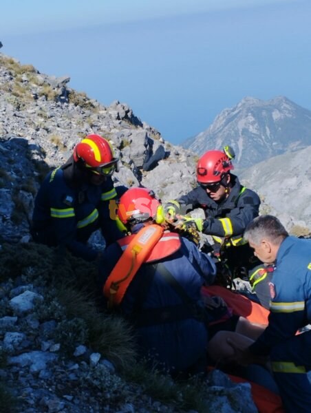 Επιχείρηση διάσωσης 60χρονης στα 1.700μ. του όρους Δίρφυς