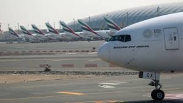 Το αεροδρόμιο του Ντουμπάι περιορίζει τις αφίξεις πτήσεων καθώς προσπαθεί να διαχειριστεί τις συνέπειες της πρόσφατης καταιγίδας