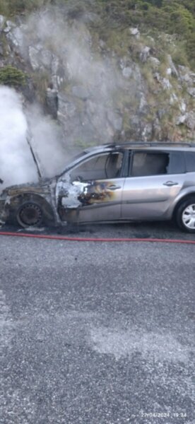 Φωτιά σε αυτοκίνητο στο οποίο επέβαιναν τρία παιδιά