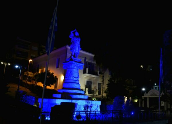 Ο Δήμος Λαμιέων φώτισε «μπλε» τον Ανδριάντα του Αθανασίου Διάκου για την Παγκόσμια Ημέρα Ευχής!