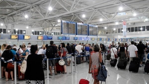 Κορυφώνεται η έξοδος για το Πάσχα – Πληρότητες που αγγίζουν 100% σε ΚΤΕΛ – Υψηλή κίνηση στο αεροδρόμιο «Ελ.Βενιζέλος»