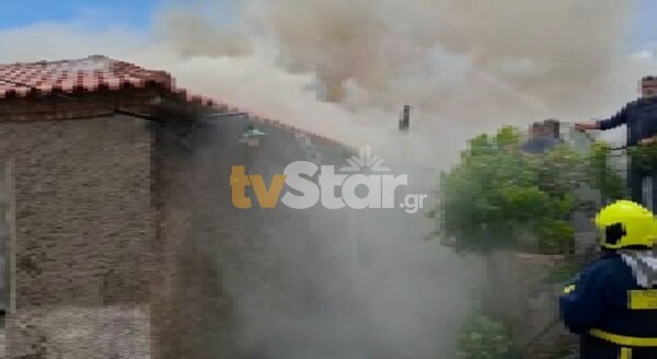 Φωτιά σε κατοικία στο Δίστομο. (video)