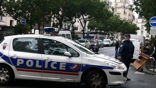 Η γαλλική αστυνομία «εξουδετέρωσε» ένοπλο, ο οποίος επιχείρησε να πυρπολήσει τη συναγωγή της Ρουέν
