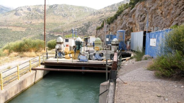 Νωρίτερα η λειτουργία των 4 αντλιών στο Μόρνο. Σύντομα σε πλήρη λειτουργία το σύνολο των πλωτών αντλιών στην Υλίκη.(video-photo)